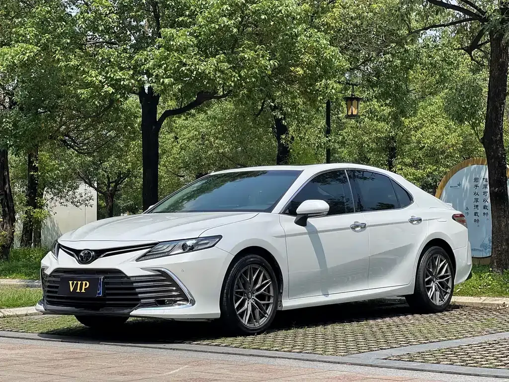 Toyota Camry — фото 6
