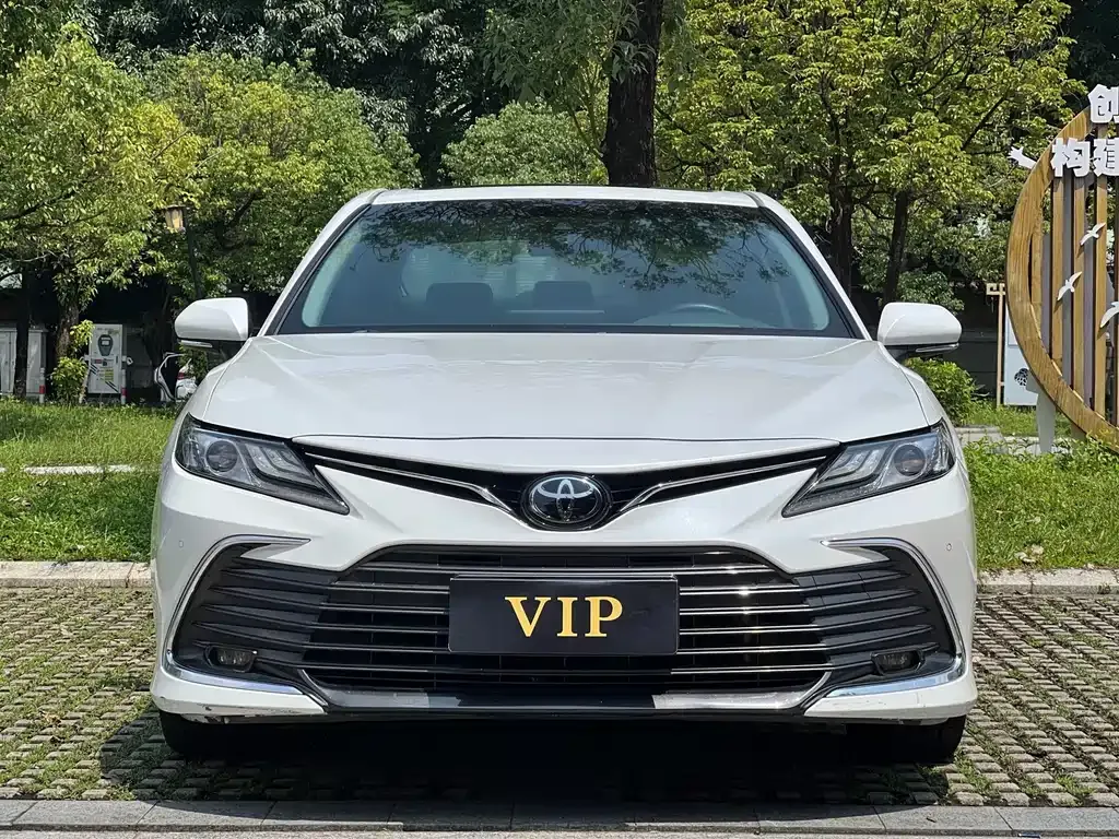 Toyota Camry — фото 7