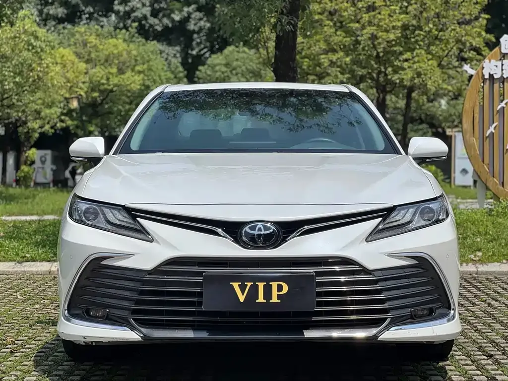 Toyota Camry — фото 2