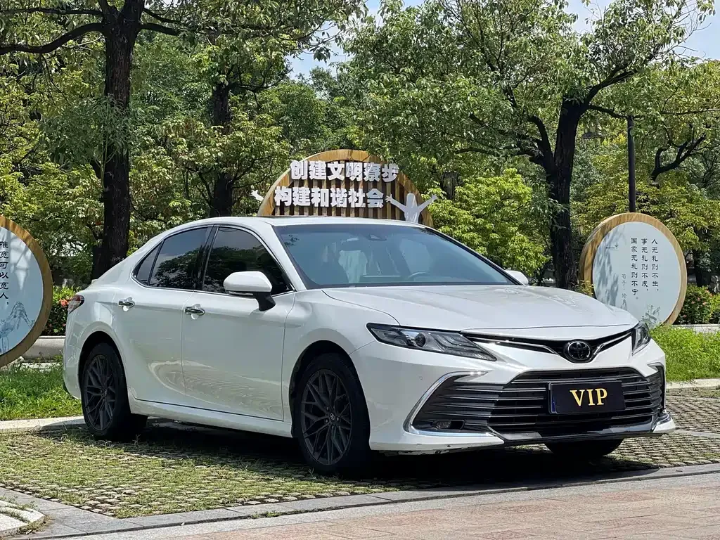Toyota Camry — фото 8