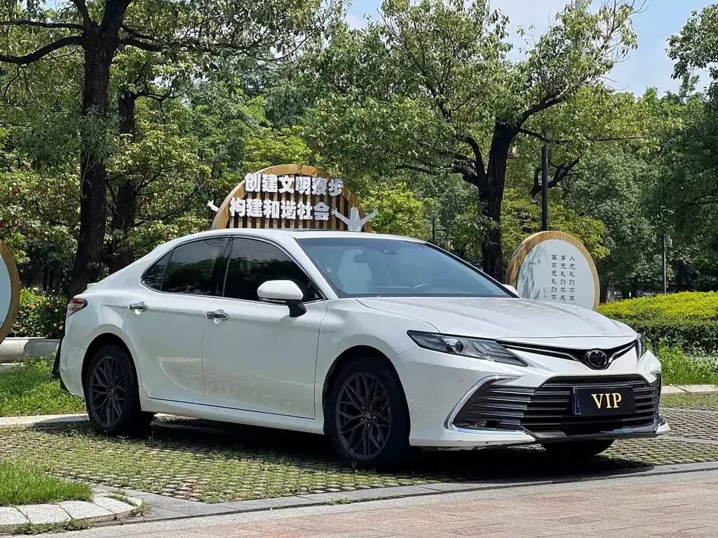 Toyota Camry — фото 10
