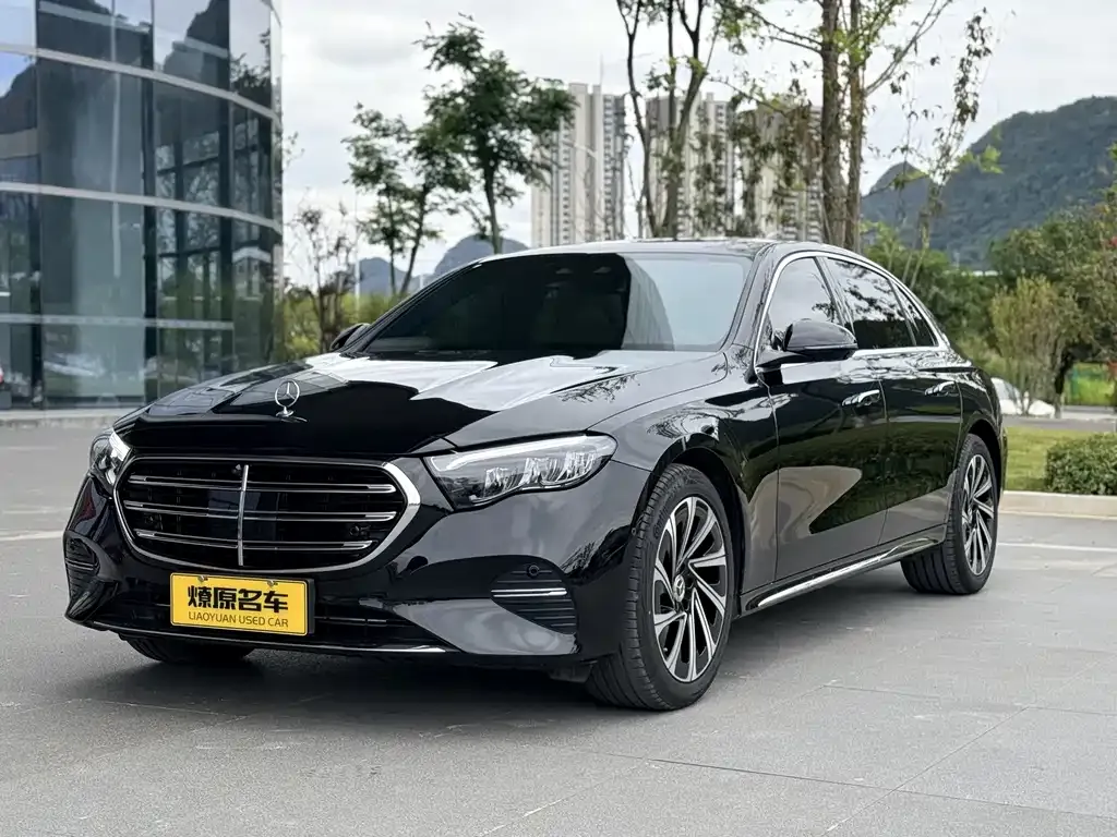 Mercedes-Benz E-Class — фото 1