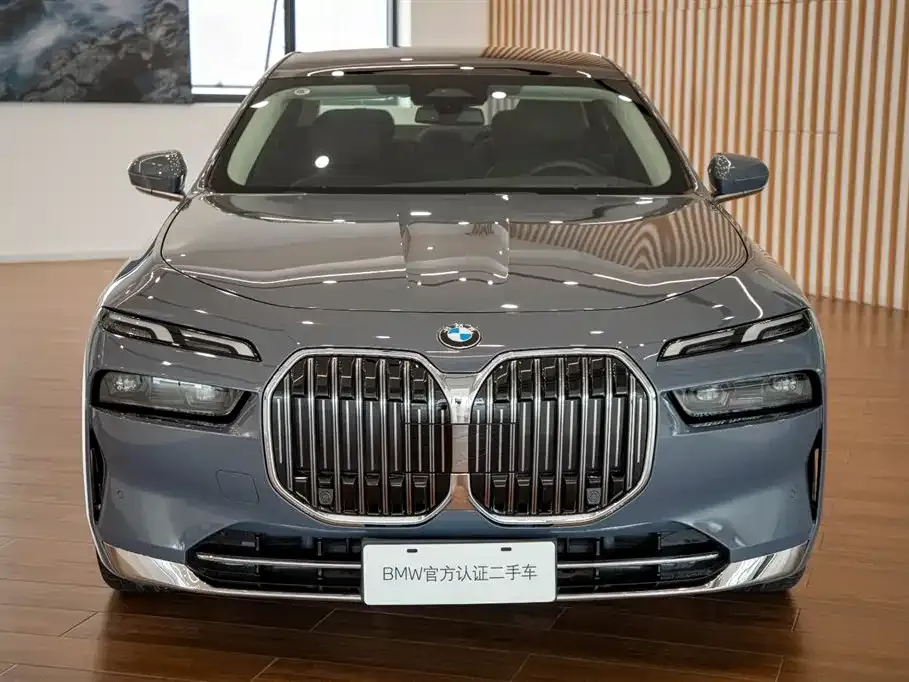 BMW 7 Series — фото 10