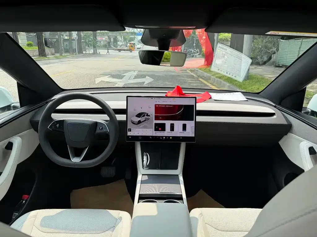 Tesla Model Y — фото 4