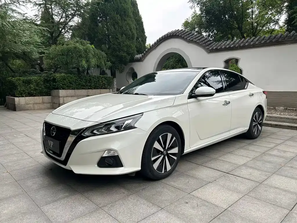 Nissan Teana — фото 1