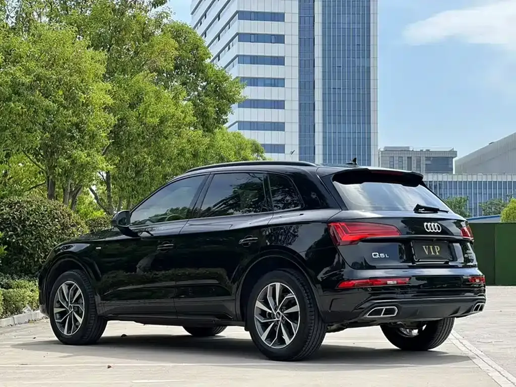 Audi Q5L — фото 4
