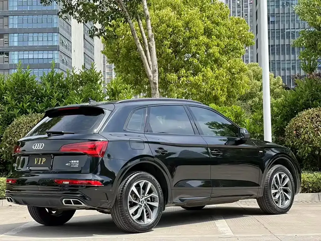 Audi Q5L — фото 10