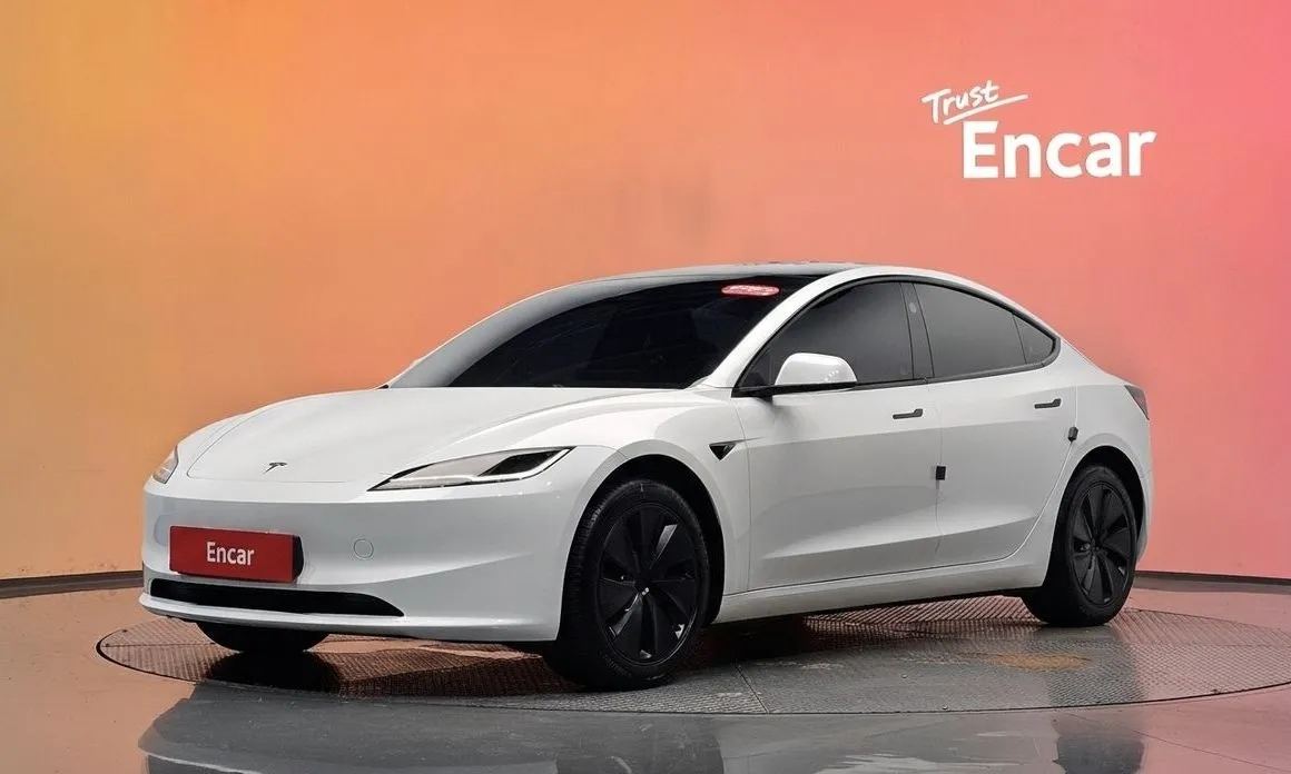 Tesla Model 3 — фото 1