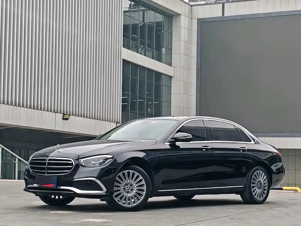Mercedes-Benz E-Class — фото 6