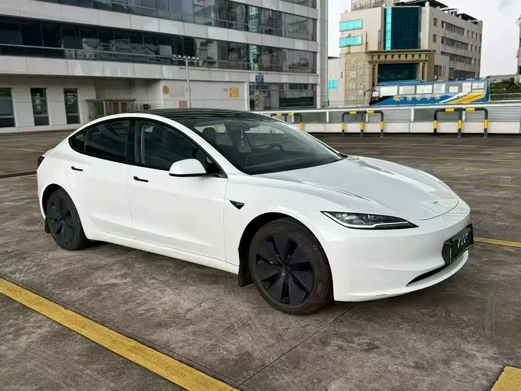 Tesla Model 3 — фото 10