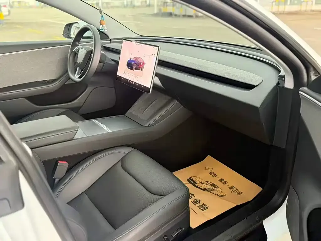 Tesla Model 3 — фото 2