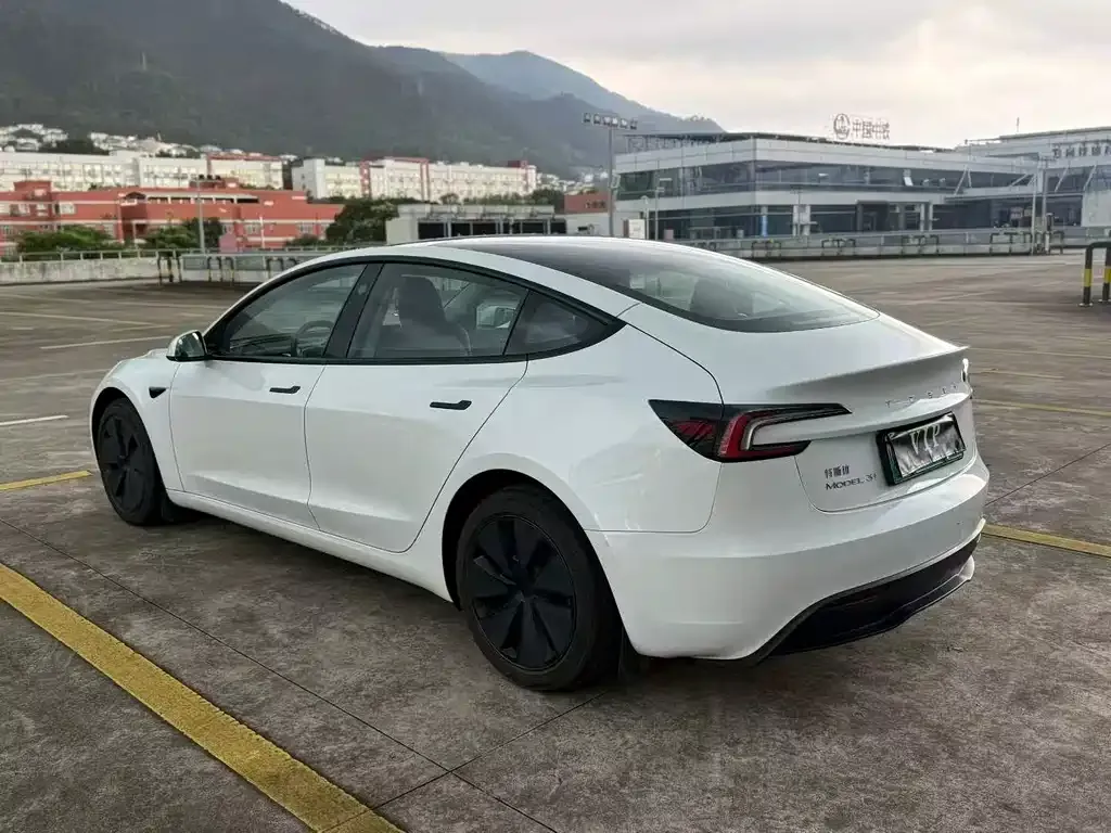 Tesla Model 3 — фото 6