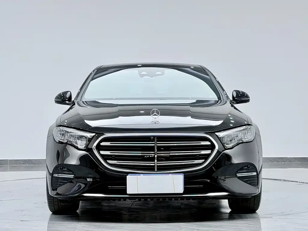 Mercedes-Benz E-Class — фото 2