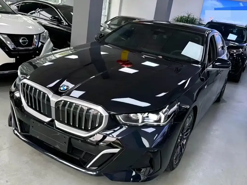 BMW 5 Series — фото 1