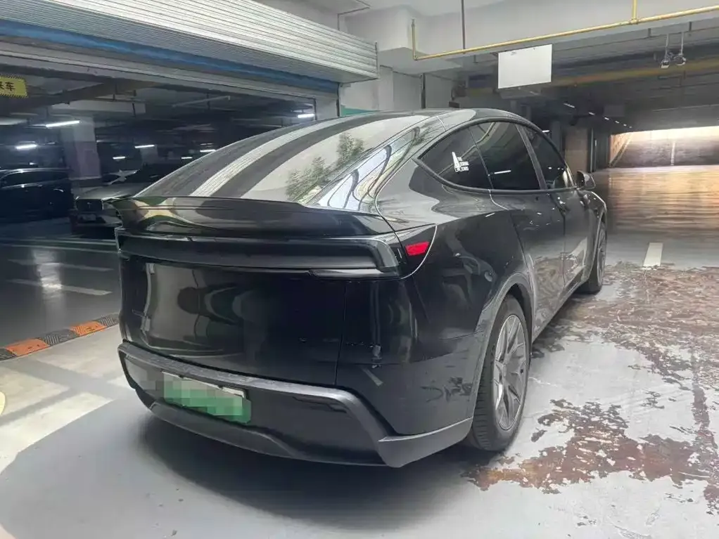 Tesla Model Y L — фото 5