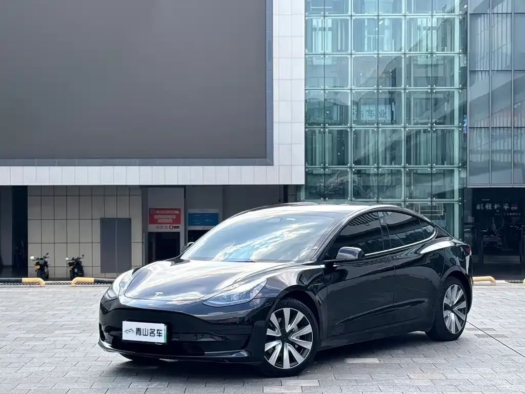 Tesla Model 3 — фото 1