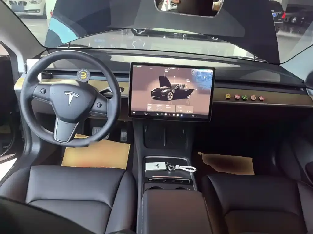 Tesla Model 3 — фото 3