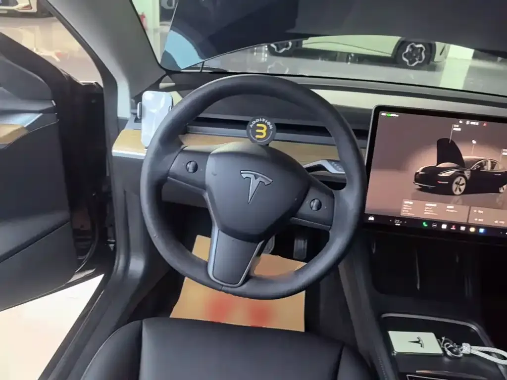 Tesla Model 3 — фото 8