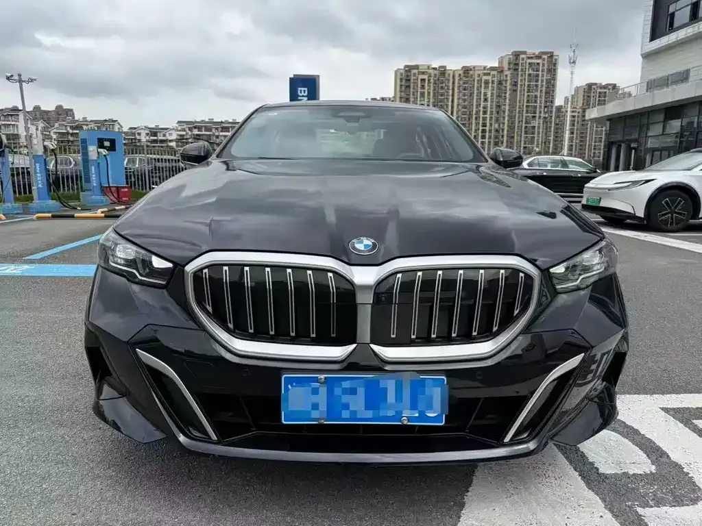 BMW 5 Series — фото 2