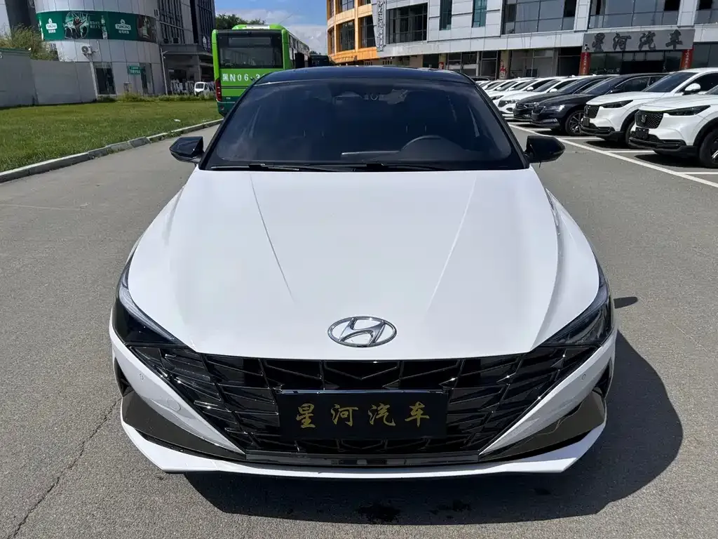 Hyundai Elantra — фото 3