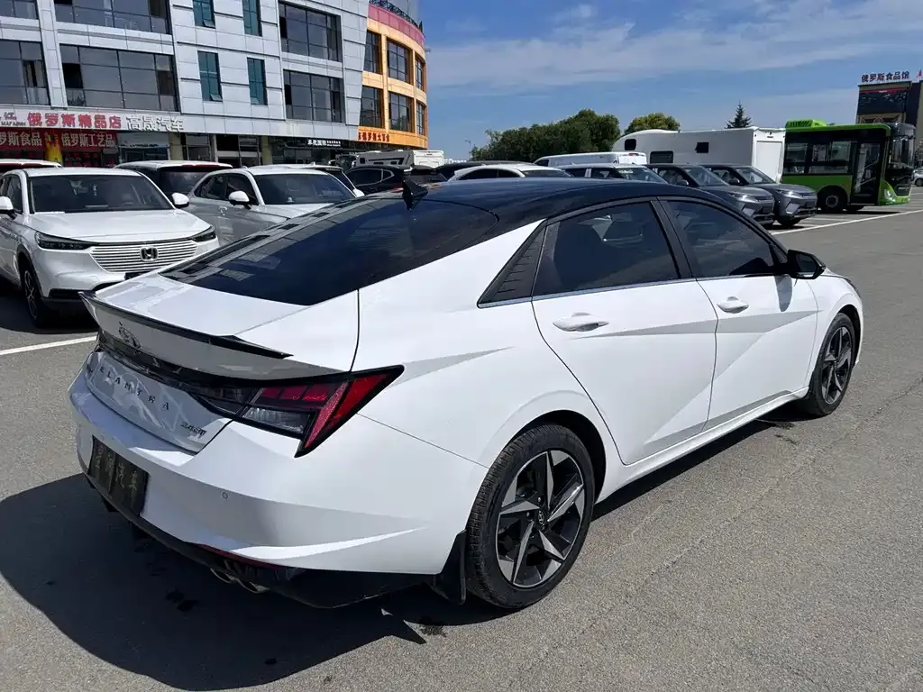 Hyundai Elantra — фото 7