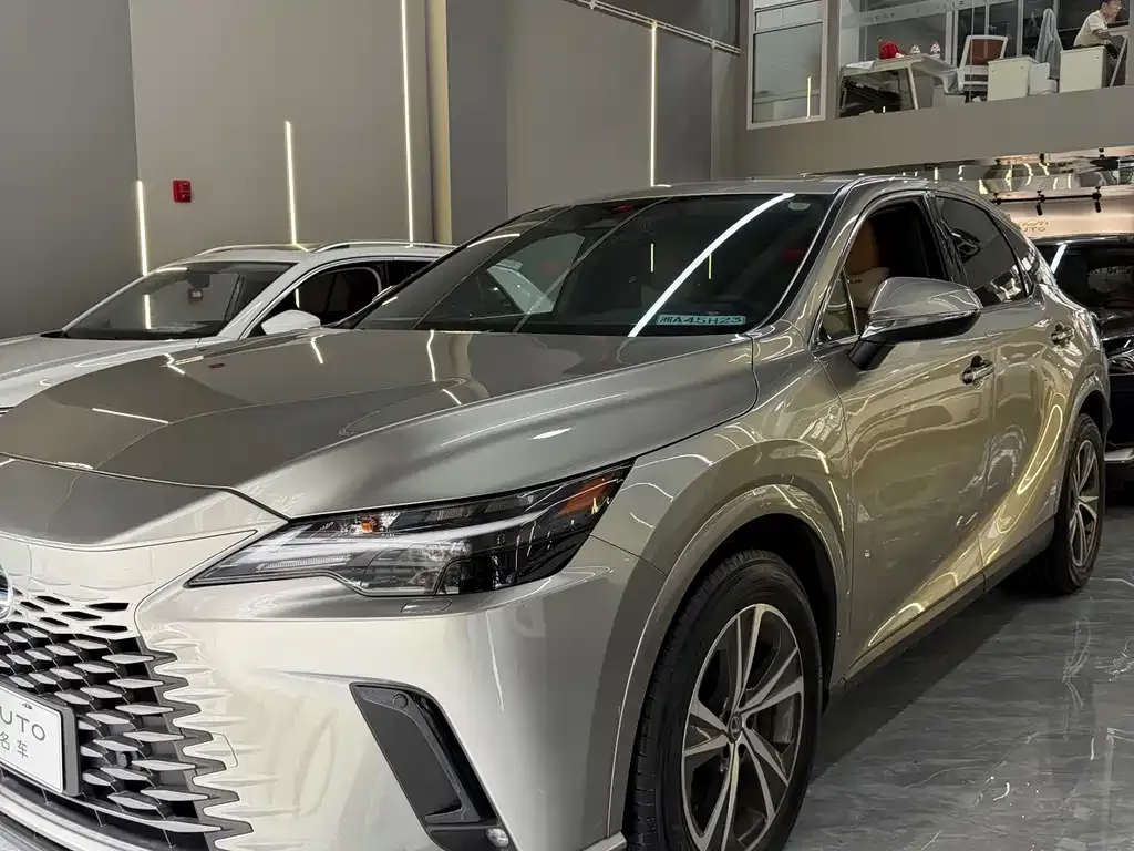 Lexus RX — фото 1