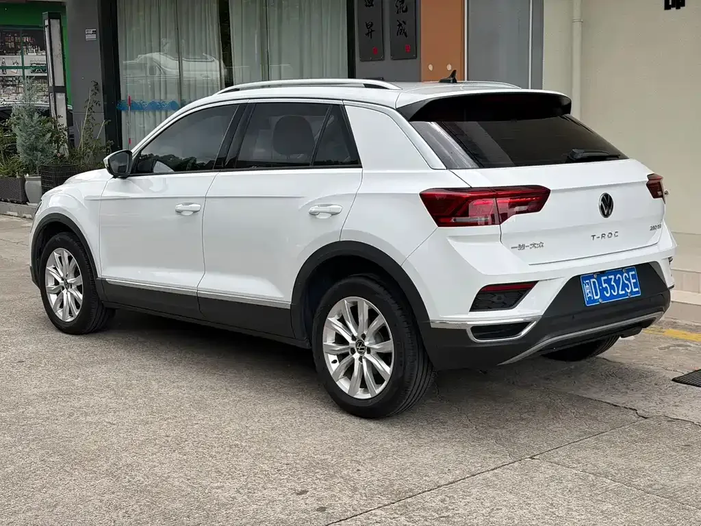 Volkswagen T-Roc — фото 6