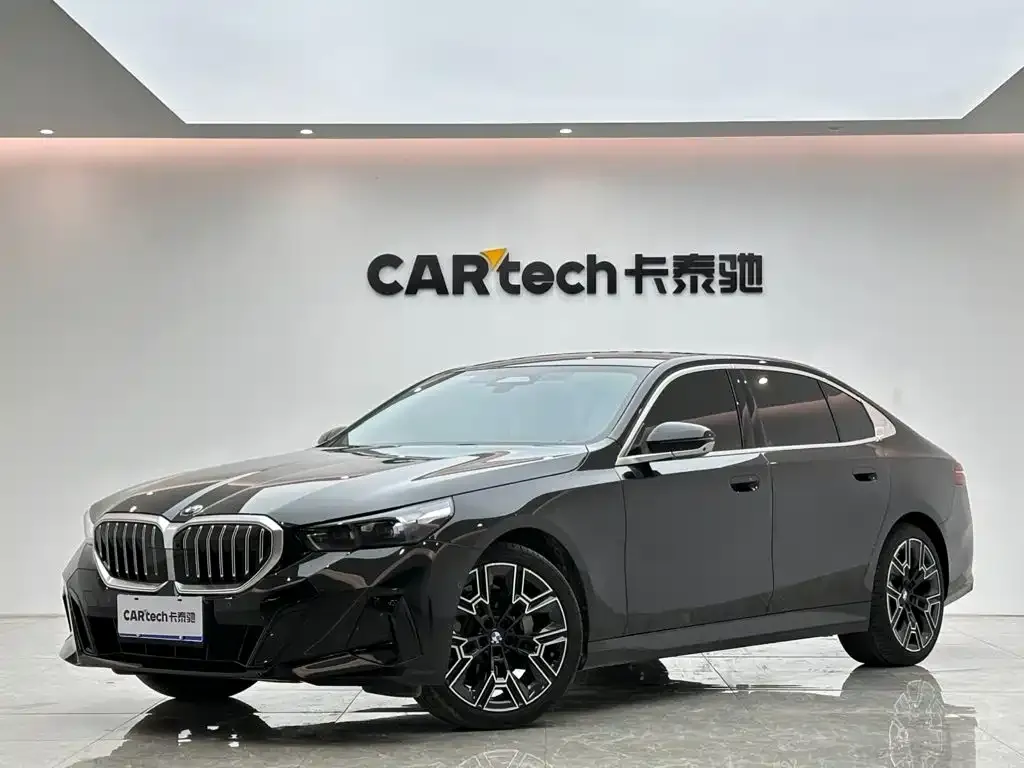 BMW 5 Series — фото 1