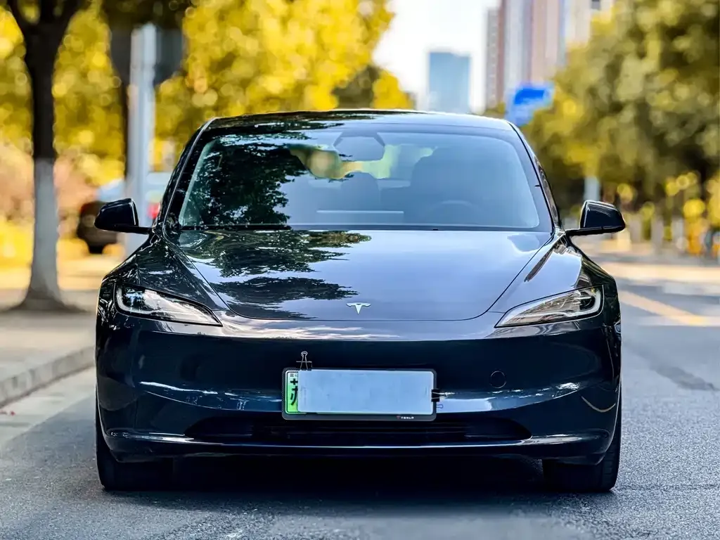 Tesla Model 3 — фото 3