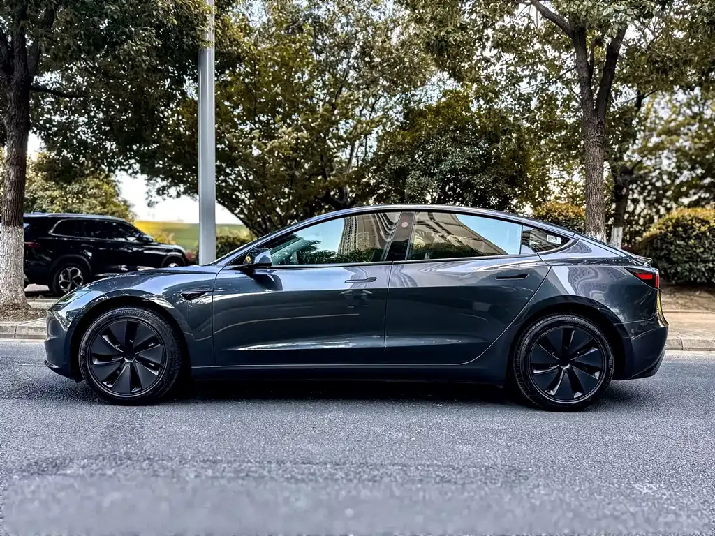 Tesla Model 3 — фото 7