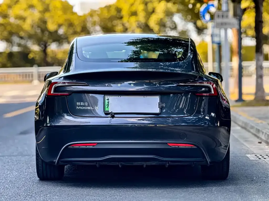 Tesla Model 3 — фото 8