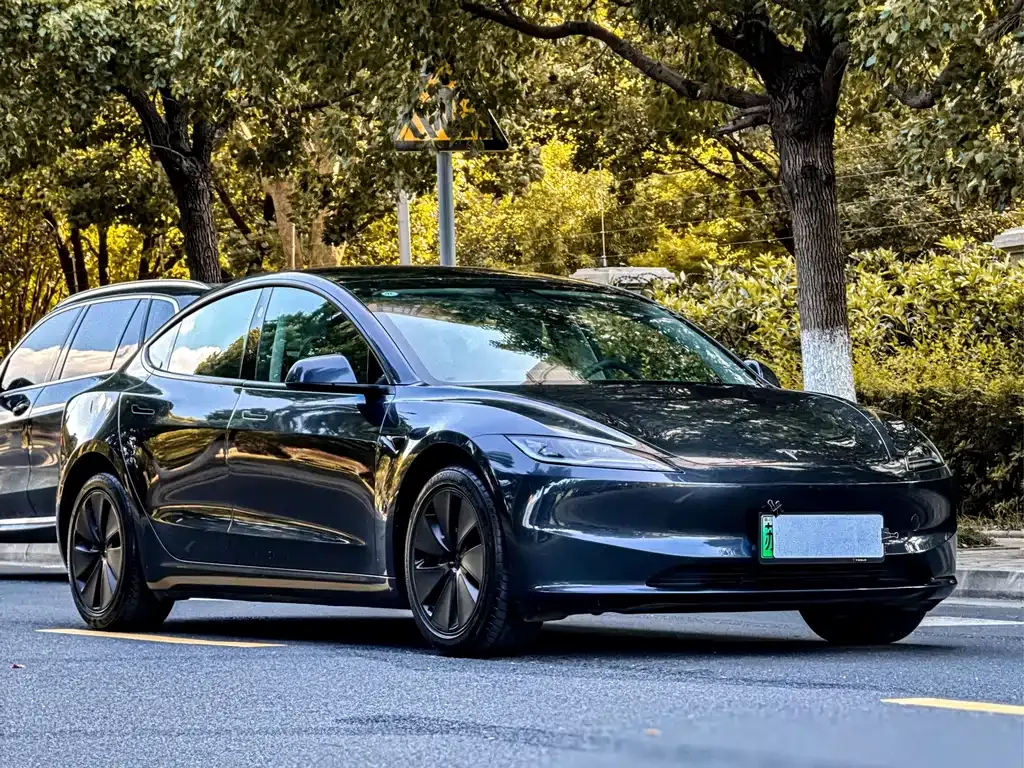Tesla Model 3 — фото 9