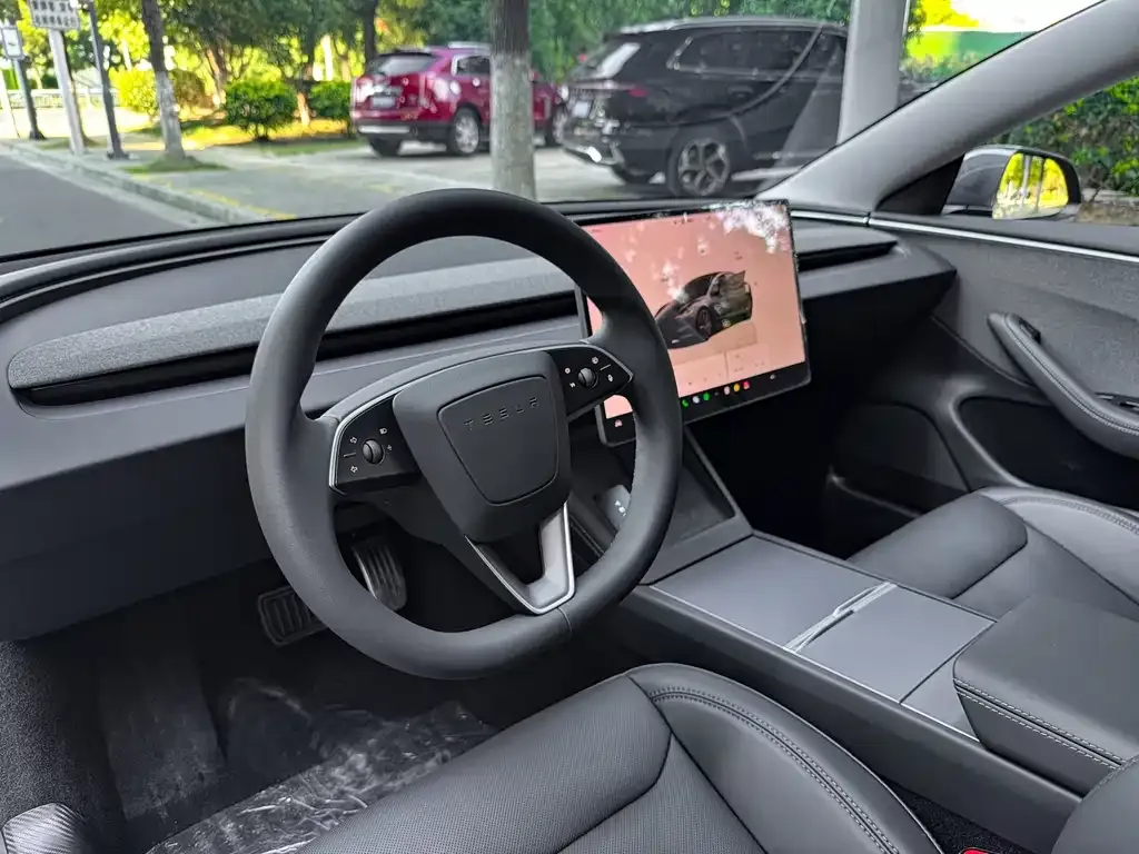 Tesla Model 3 — фото 2