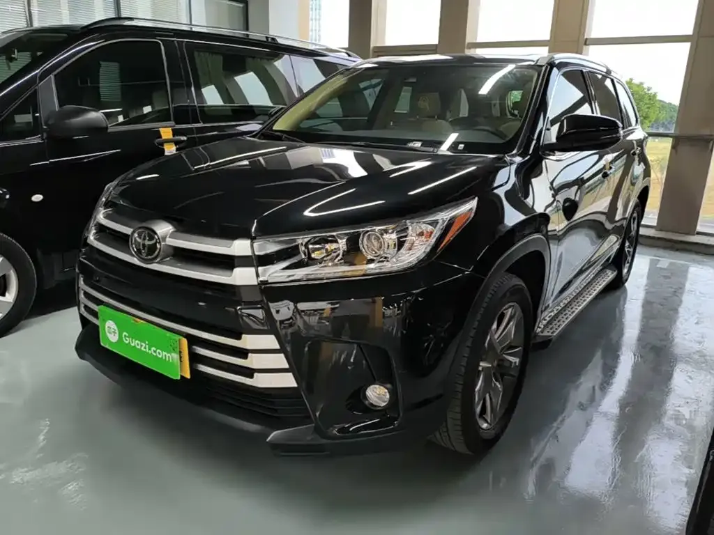 Toyota Highlander — фото 1