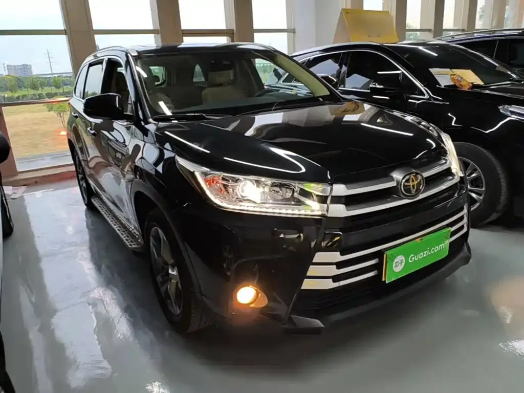 Toyota Highlander — фото 3
