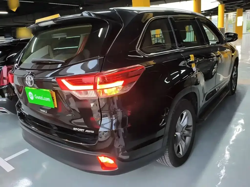 Toyota Highlander — фото 10
