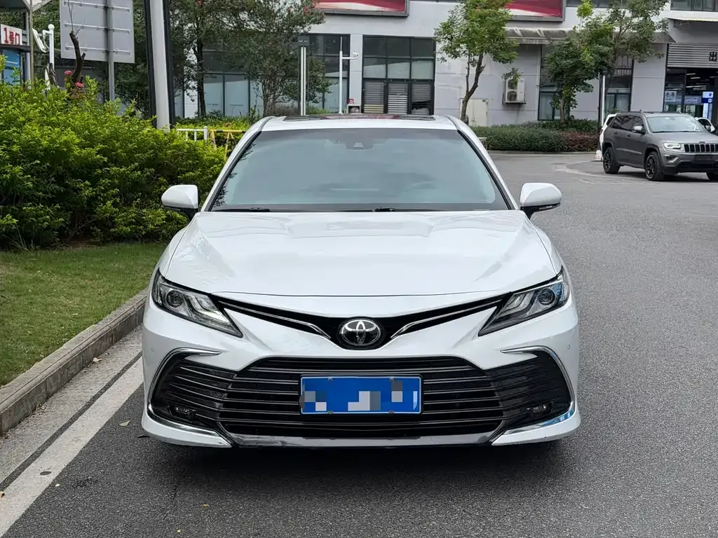 Toyota Camry — фото 7