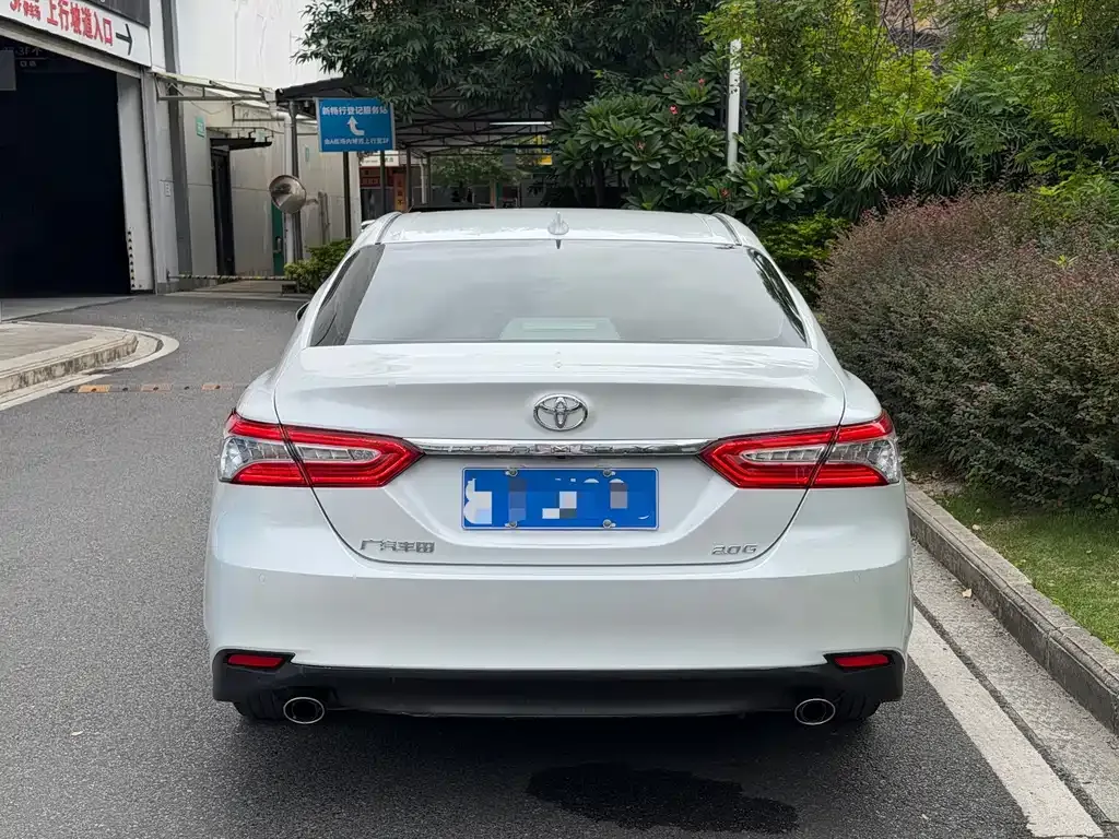 Toyota Camry — фото 3