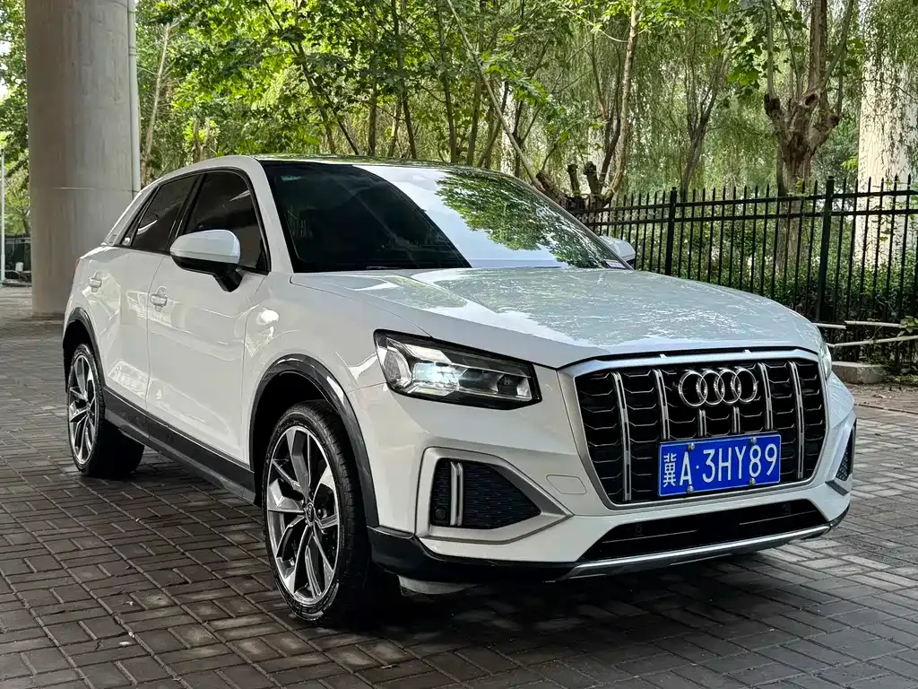 Audi Q2L — фото 10
