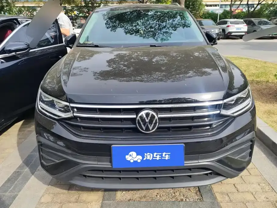 Volkswagen Tiguan L — фото 9