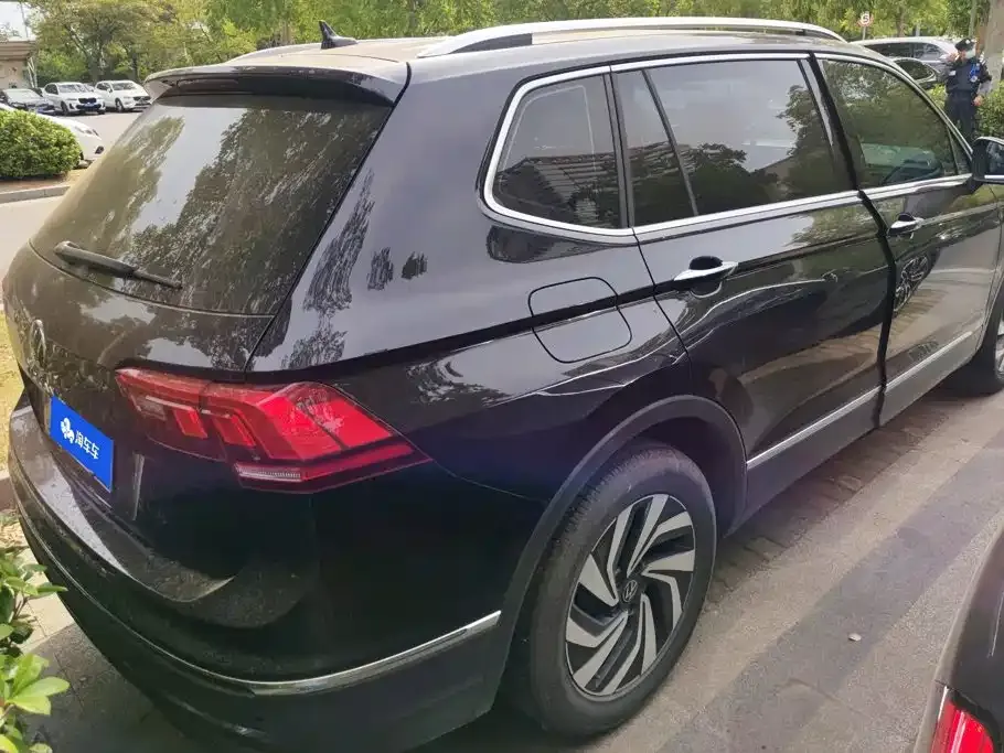 Volkswagen Tiguan L — фото 6