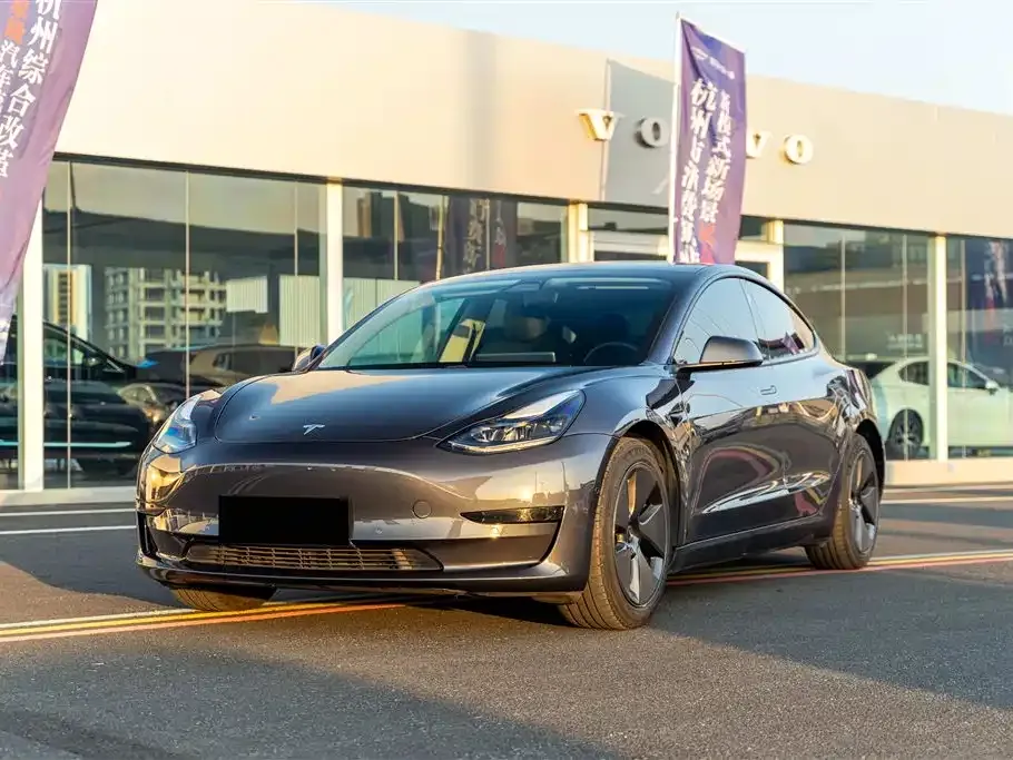 Tesla Model 3 — фото 1