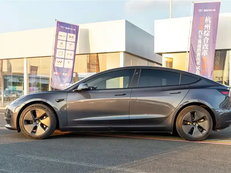 Tesla Model 3 — фото 10