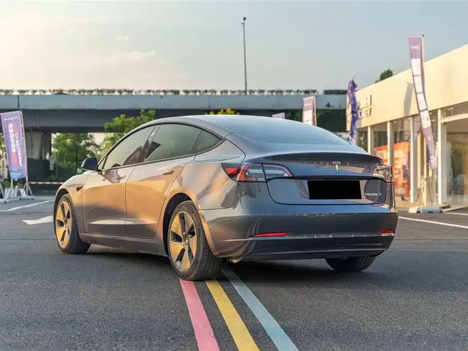 Tesla Model 3 — фото 9