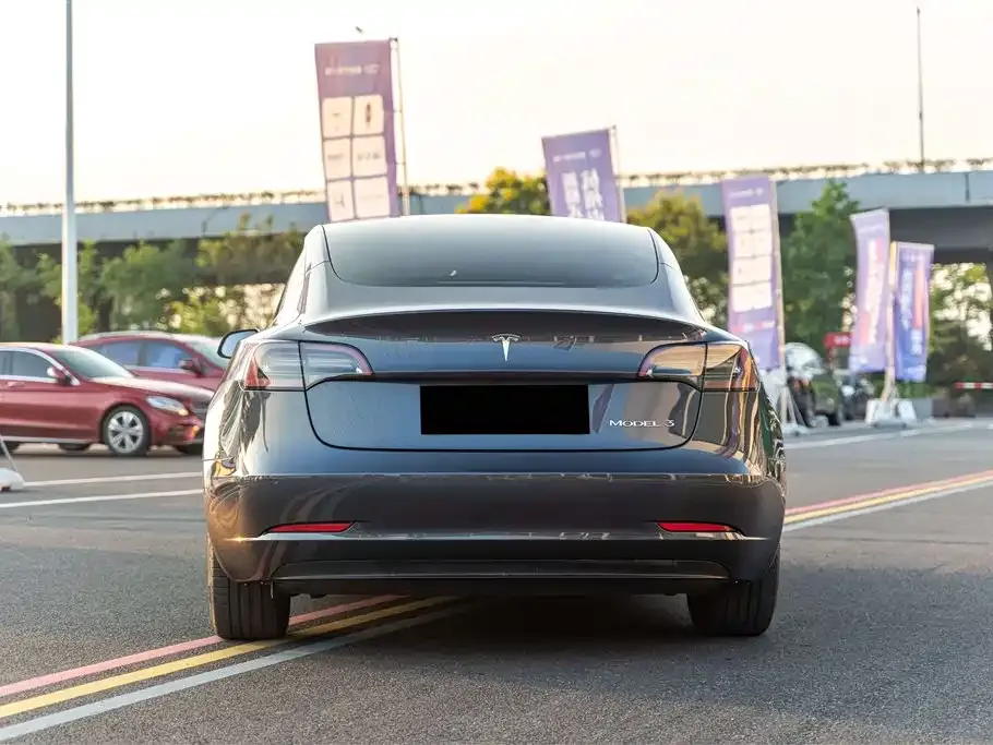 Tesla Model 3 — фото 3