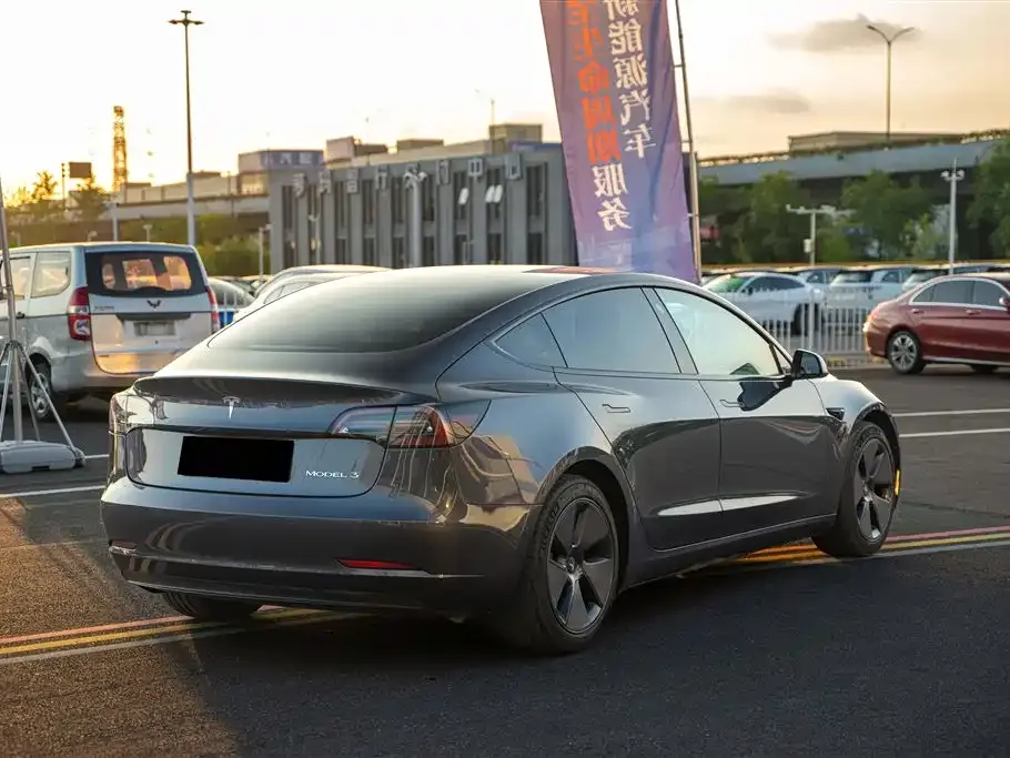 Tesla Model 3 — фото 4