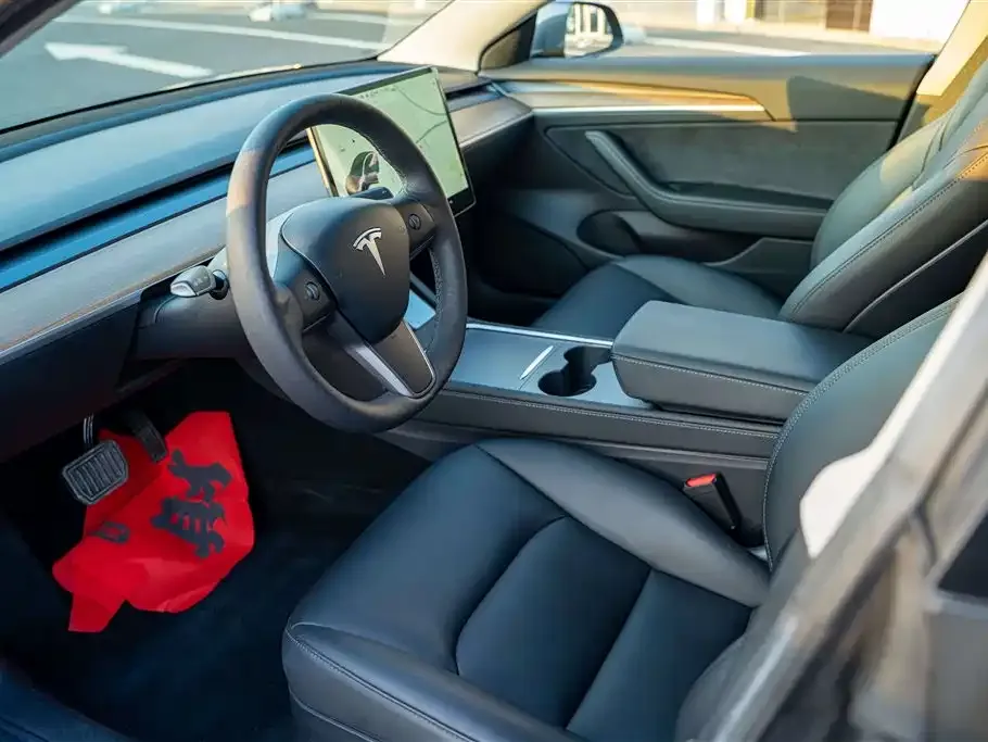 Tesla Model 3 — фото 5
