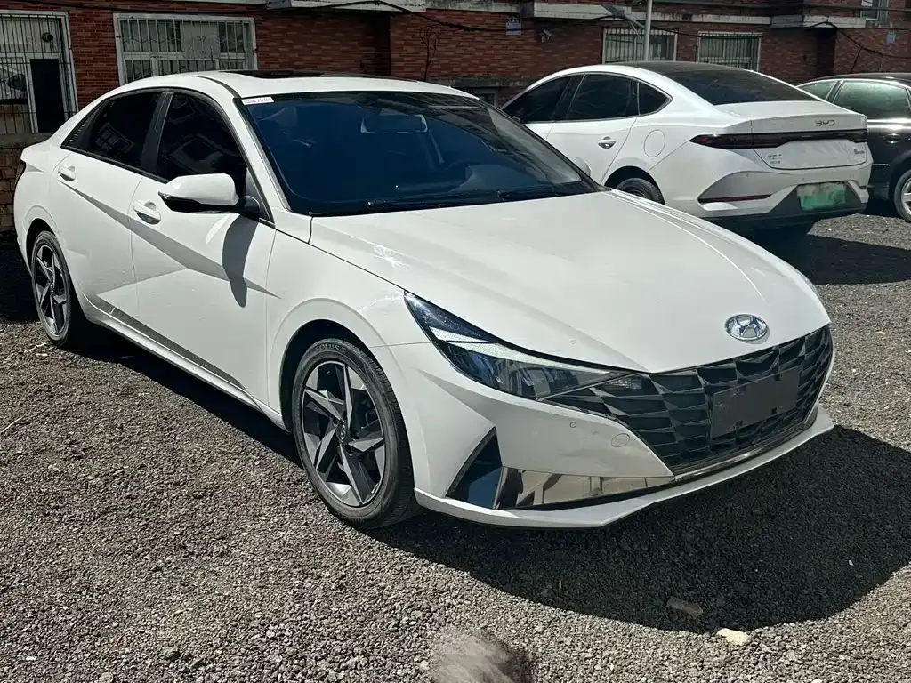 Hyundai Elantra — фото 3
