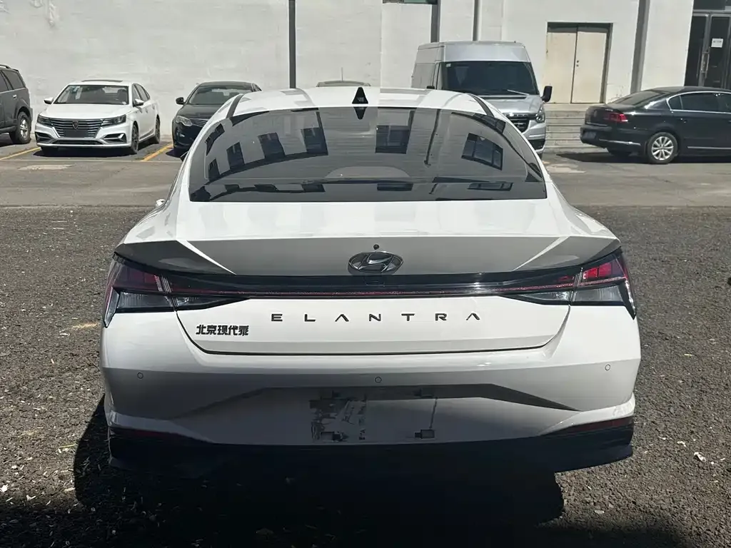 Hyundai Elantra — фото 4