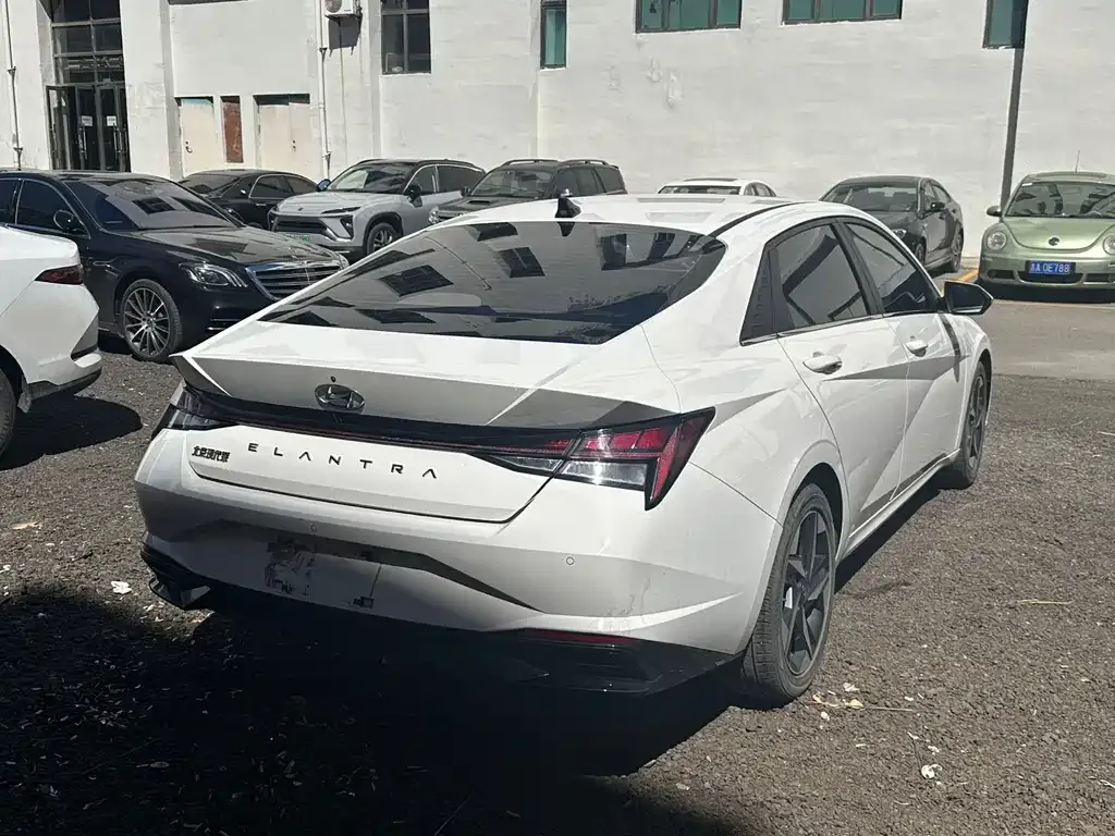 Hyundai Elantra — фото 9